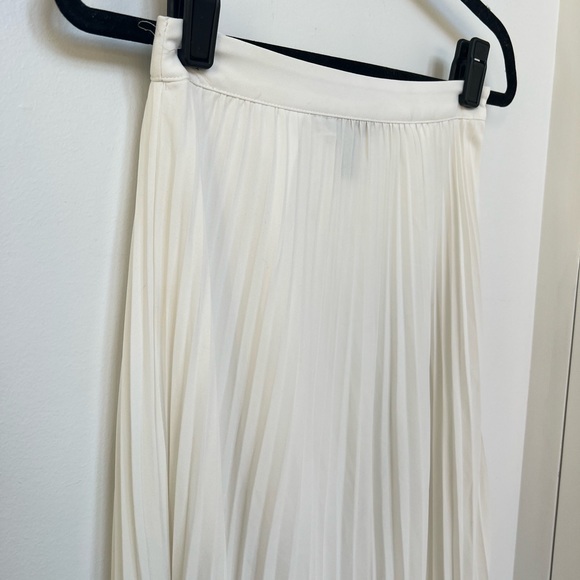 White Pleated Forever 21 High Waisted Maxi Skirt - Picture 3 of 4